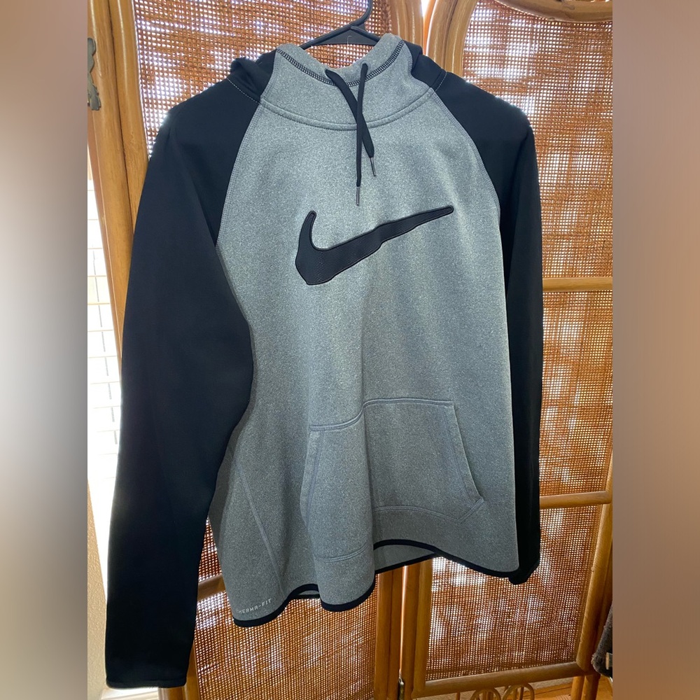 Women’s M Nike Drifit Active Wear Hoodie